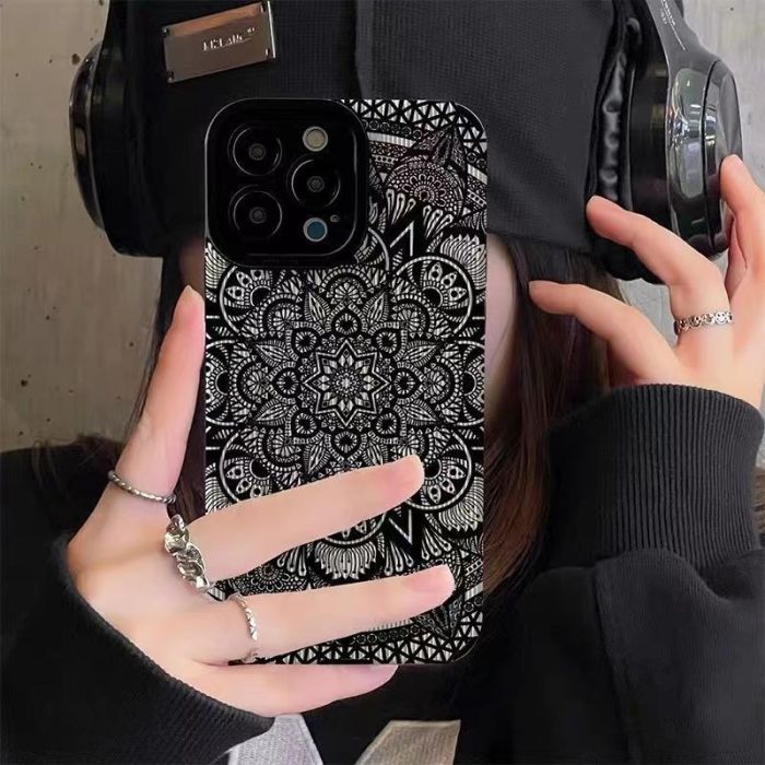 iPhone - シャルマナ Black and White Pattern Mandala Phone Case