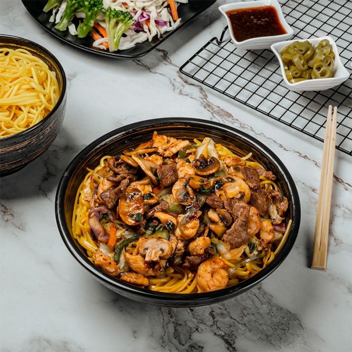 mix_beef_chicken_shrimp_noodle