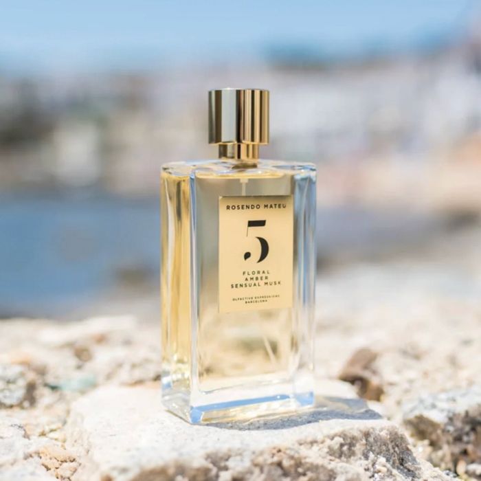 Rosendo Mateu No 5 ロゼンドマトゥー No. 5 | Rosendo Mateu | Olfactif