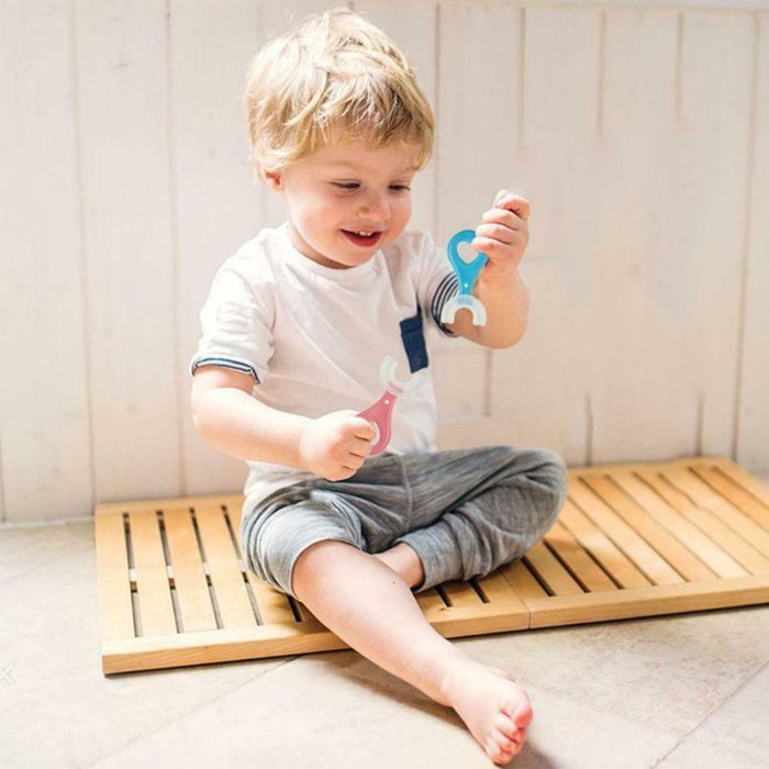 U-shaped toothbrush for toddlers