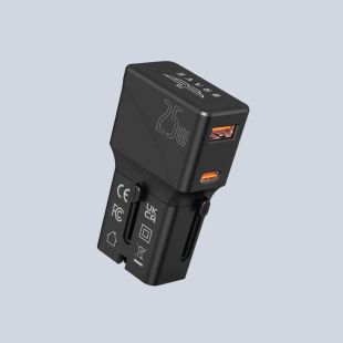 شاحن سفر 25 واط مع منفذين USB-A و USB-C للشحن السريع من Brave