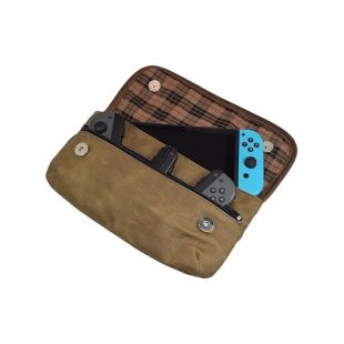 حافظة لجهاز Nintendo Switch من الكانفاس من Hide & Drink
