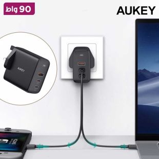 شاحن حائط PD بقوة 90 واط مع منفذ USB-A ومنفذين USB-C بتقنية Gan من Aukey
