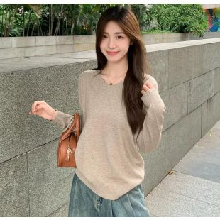 تيشيرت خريفي بأكمام طويلة وفتحة رقبة على شكل حرف V للسيدات