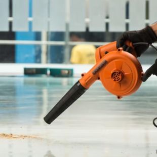 منفاخ ومكنسة كهربائية 2 في 1 بقوة 530 واط من BLACK+DECKER