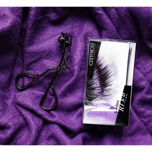 أداة تجعيد الرموش من Catrice