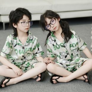 طقم شورت صيفي أنيق من الحرير بأكمام قصيرة ورسوم كرتونية للأطفال