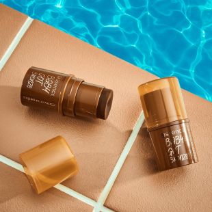 برونزر Baby Got Bronze ستيك لون 40 Hazelnut Hug من Essence