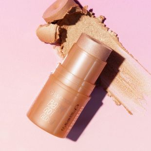 هايلايتر Baby Got Glow ستيك لون 10 Golden Aura من Essence