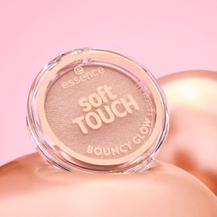 هايلايتر Soft Touch Bouncy Glow لون 20 Glazed Dew من Essence