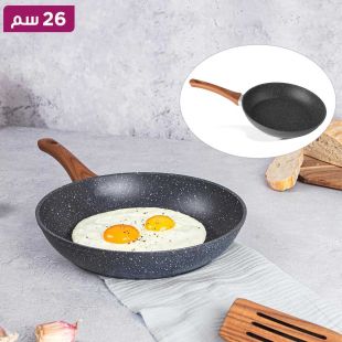 مقلاة رخامية غير لاصقة 26 سم بمقبض خشبي من Nuovva