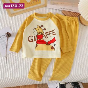 طقم بيجامة قطن ولادي زرافة ترتدي وشاح أحمر