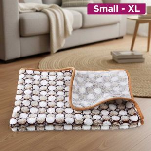 Velvet Blanket with Graduated Dots Pattern for Pets
