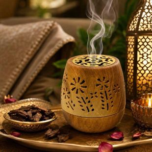 مبخرة بخور وعود خشبية مزخرفة