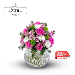 فازة فاخرة مع ورود طبيعية متنوعة من Sogha