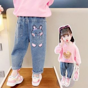 بنطلون جينز واسع بجيب أرنب مطرز للبنات