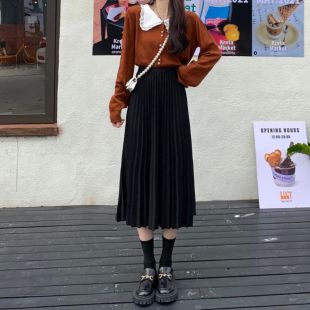 تنورة بكسرات متوسطة الطول للسيدات