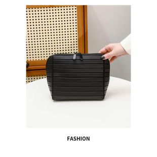 Elegant Makeup Bag with Structured Inner Pockets — 20×11×18 cm