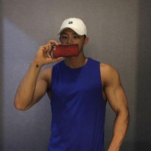 تيشيرت رياضي شبكي بدون أكمام للرجال