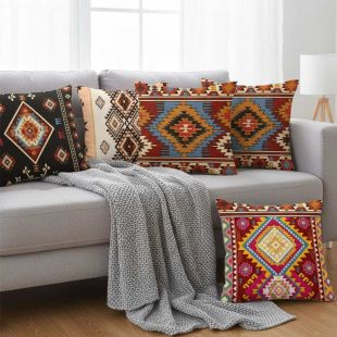 غطاء وسادة بوهيمي ملون بنقوش هندسية