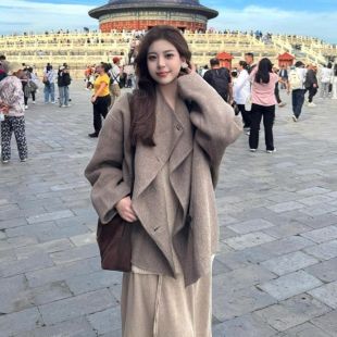 Elegant Cut Wool Coat for Women Size Medium
