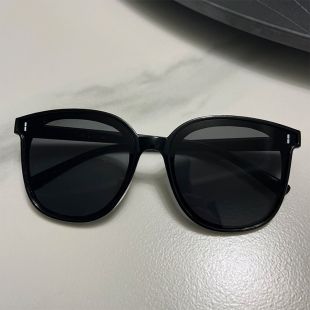Classic Design Sunglasses for Women