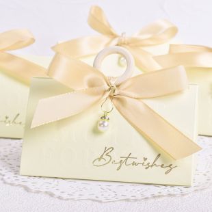 علبة حلوى زفاف بتصميم أوروبي مع حلقة خشبية ولؤلؤة 20 حبة