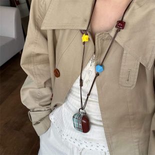 غطاء حماية مع سوار طويل بتصميم أنيق لسماعات AirPods