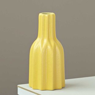 Small Ceramic Vase with Xiangling Design