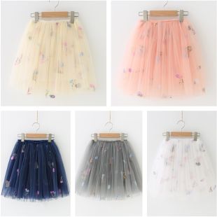 تنورة بناتي منفوشة من التل المطرز برسومات ملونة