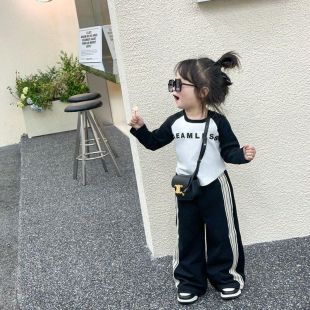 طقم رياضي بناتي قطعتين بأكمام بتصميم كوري