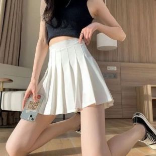 تنورة قصيرة أنيقة للسيدات