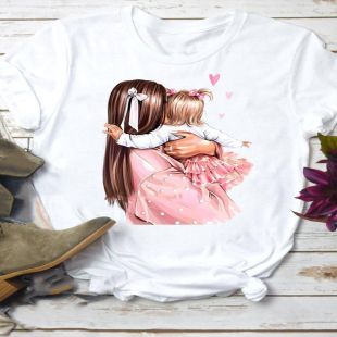 بلوزة بتصميم أنيق بأكمام قصيرة للأمهات