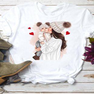 بلوزة بتصميم أنيق بأكمام قصيرة للأمهات