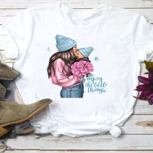 بلوزة بتصميم أنيق بأكمام قصيرة للأمهات