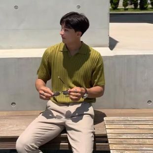 تيشيرت بولو رجالي صيفي أنيق بقصة ضيقة وفتحة رقبة على شكل حرف V