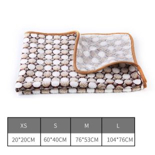 Velvet Blanket with Graduated Dots Pattern for Pets