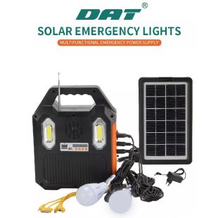 كشاف طوارئ يعمل بالطاقة الشمسية مع لمبتين و MP3 وراديو