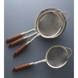 مصفاة من الستانلس ستيل 304 بمقبض خشبي