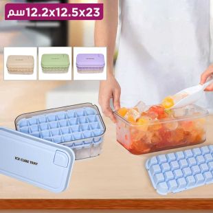 صينية مكعبات الثلج مع ملعقة